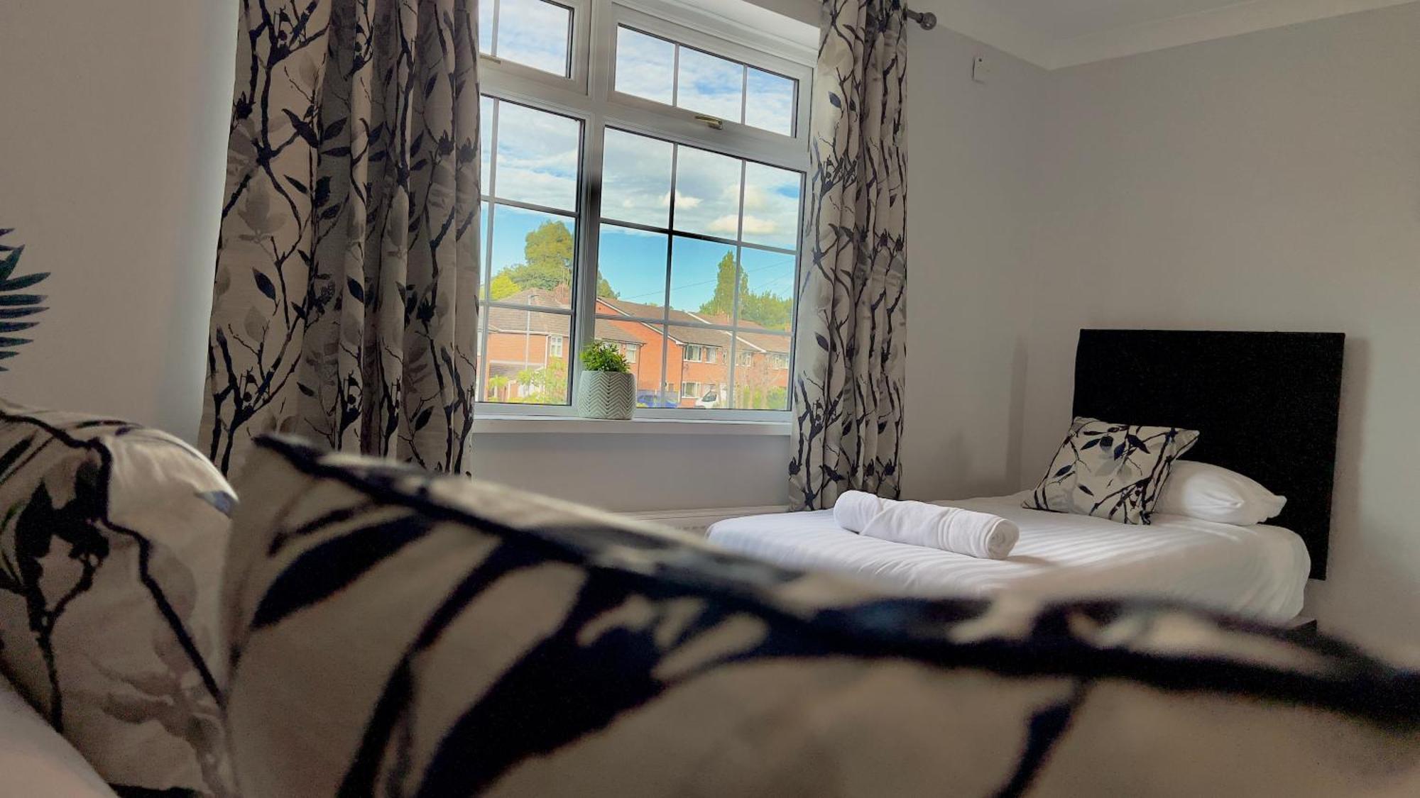 The Cheshire Gathering - Sleeps Up To 30 With Hot Tub Chester Exterior photo